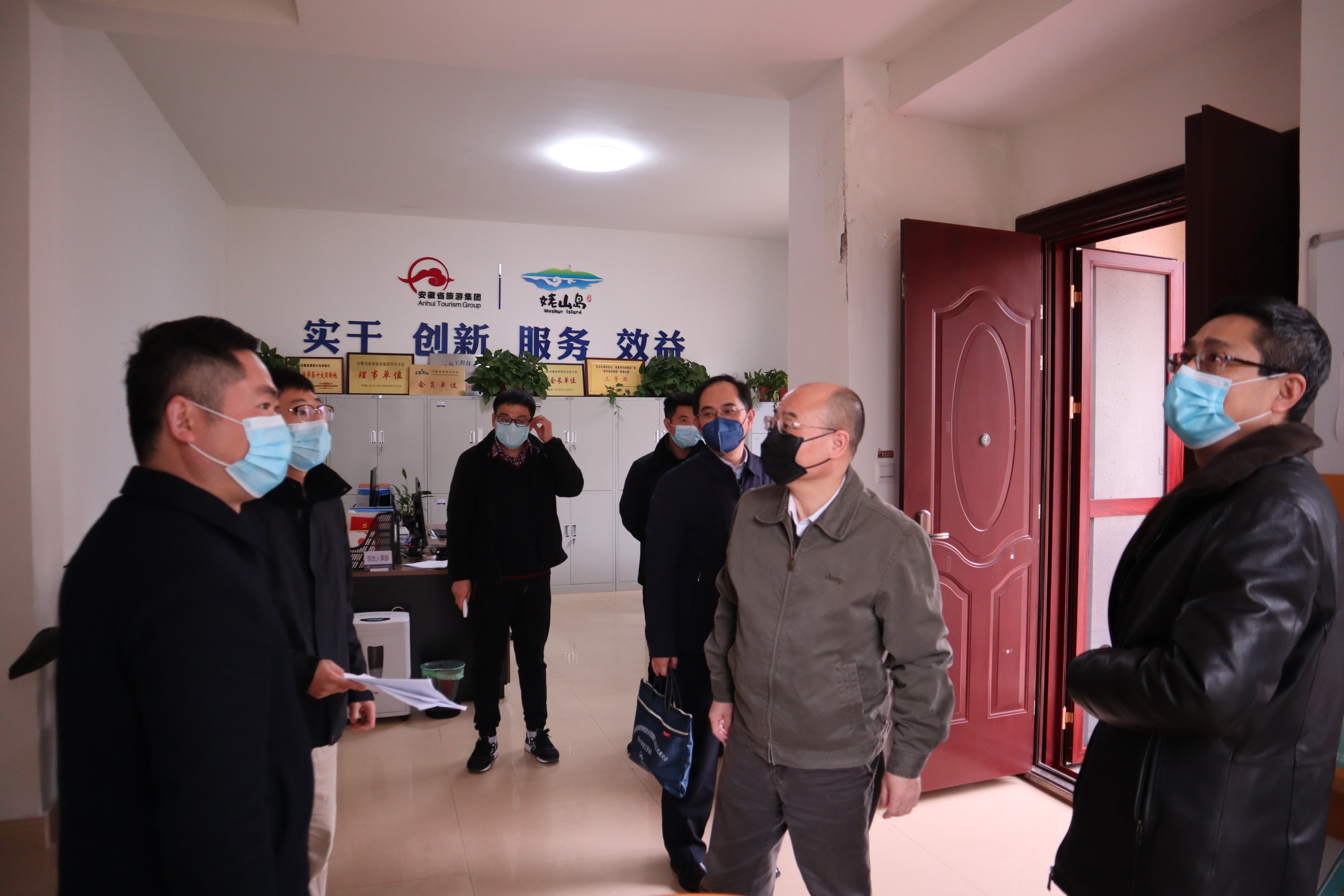 省小勐拉99厅集团总经理张辉一行到姥山岛小勐拉99厅发展公司调研复工复产及姥山岛项目推进工作